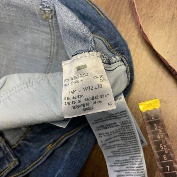 Levi's Women's Classic Straight Jeans - Picture 5 of 10